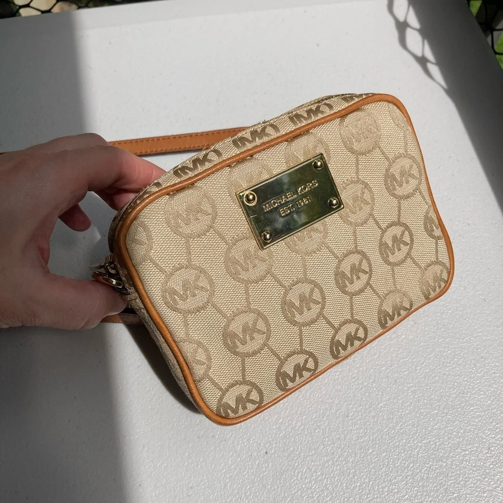 Michael Kors Khaki Tan Cream Crossbody Small Purse Leather Strap Card Pockets